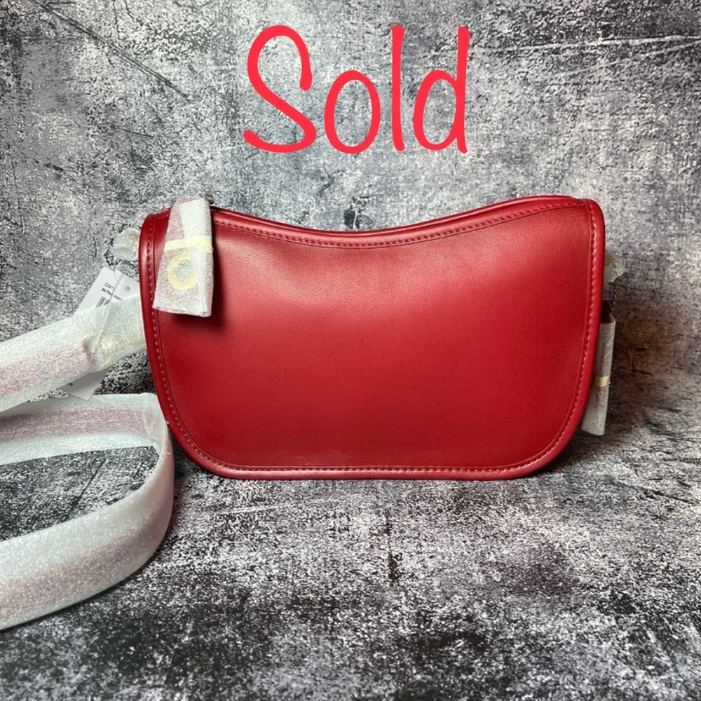 ♥ Coach Red Apple Swinger Bag ♥